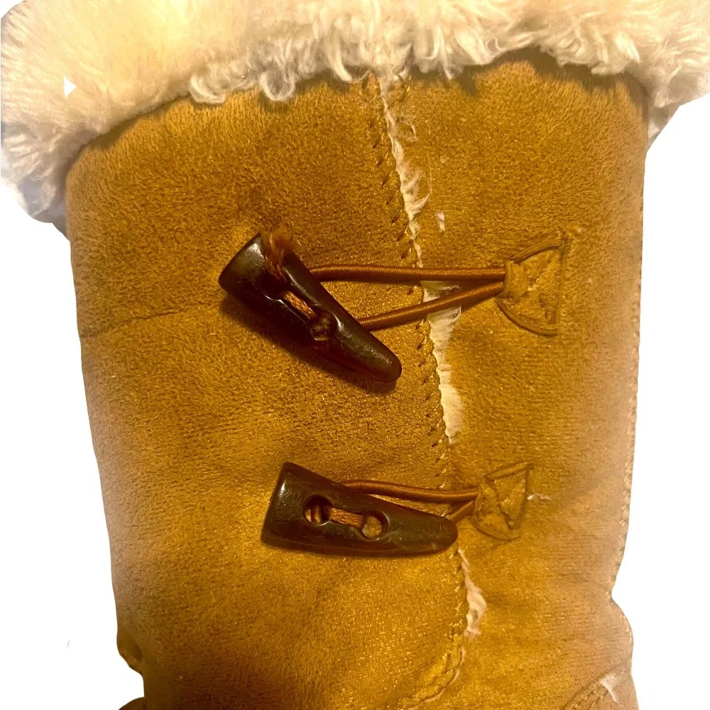 Apres by Lamo Girls 4Y tan suede boots. Side buckles Faux fur lining - Picture 4 of 5